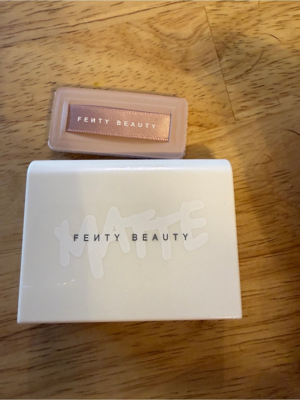 💛2/$25 Fenty Beauty by Rihanna Invisimatte
Instant Setting + Blotting Powder